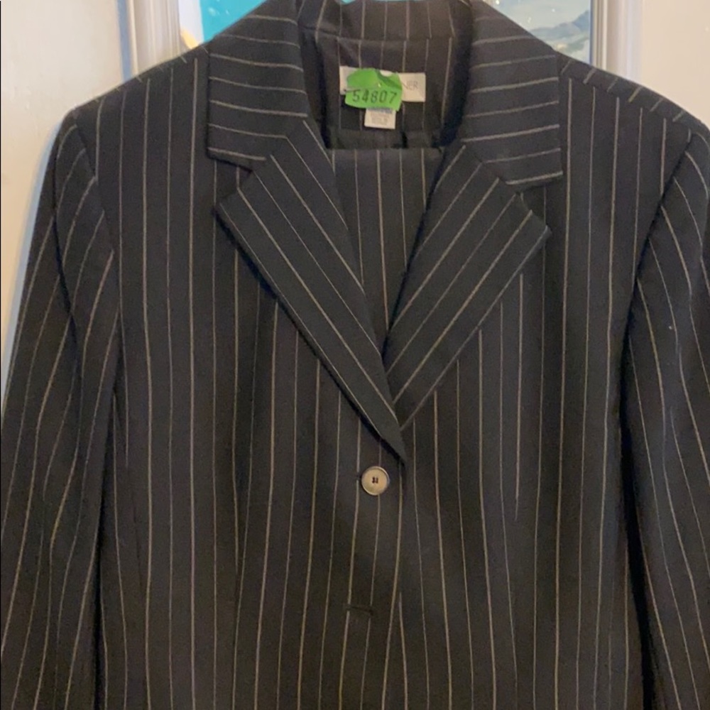 Casual Corner Suit Sz 12 fully lined